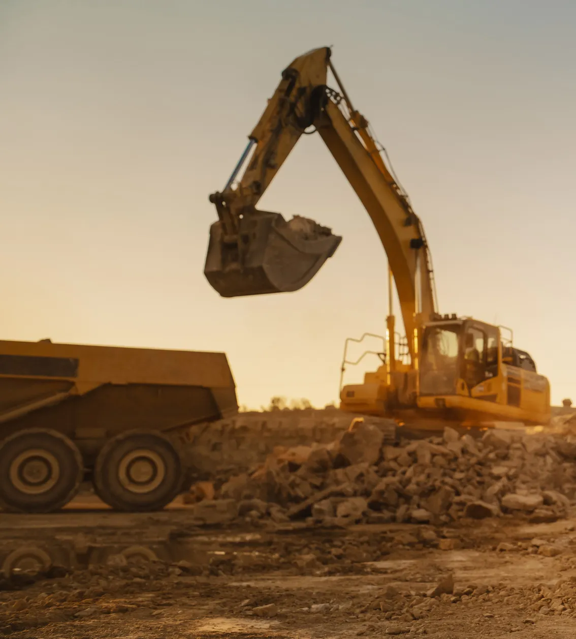 Trabajadores en estructura metálica